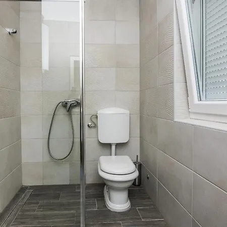 Apartman With Parking Space - 18520