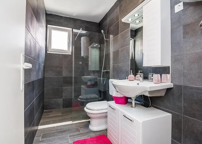 Апартаменты With Parking Space - 18520 Вир