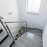 Lejlighed With Parking Space - 18520